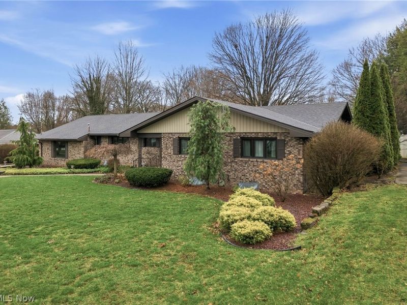 1364 Saint Albans Drive, Youngstown, OH 44511 Photo 2