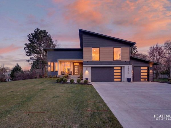 6879 Vista De Oro Drive NE, Rockford, MI 49341