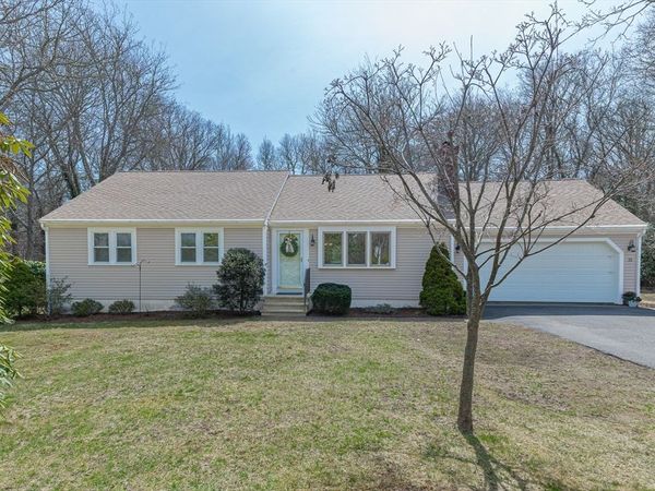 12 Quail Hollow Circle, Sandwich, MA 02563