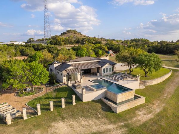 421 Rolling Hills RD, Blanco, TX 78606