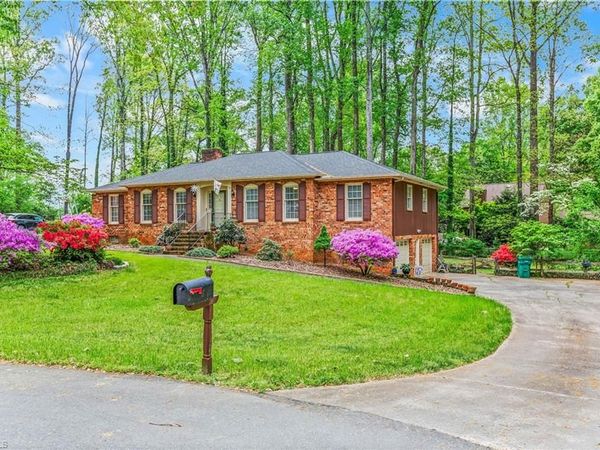 108 Spillsbury Court, Clemmons, NC 27012