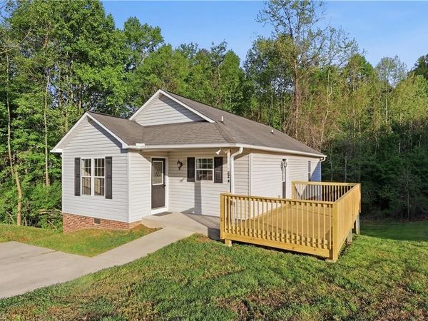 24 Stoney Point Court , Thomasville, NC 27360