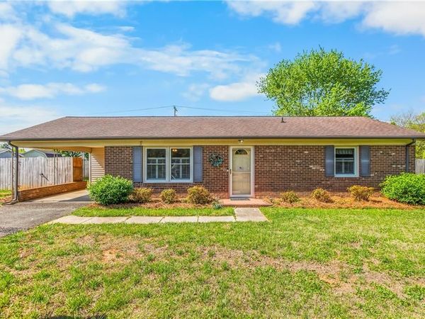 143 Jenny Lane , Pilot Mountain, NC 27041