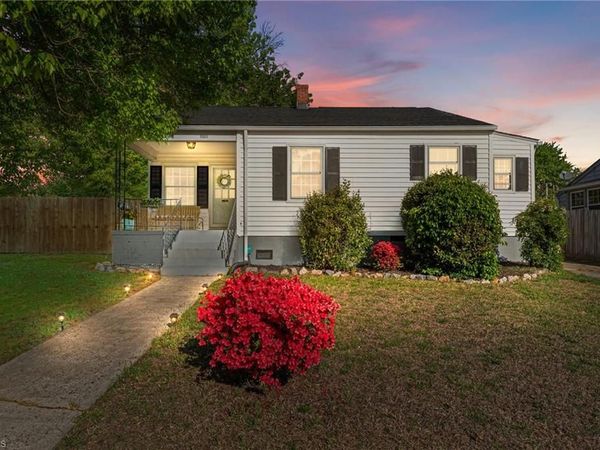 1521 Summit Avenue , Greensboro, NC 27405