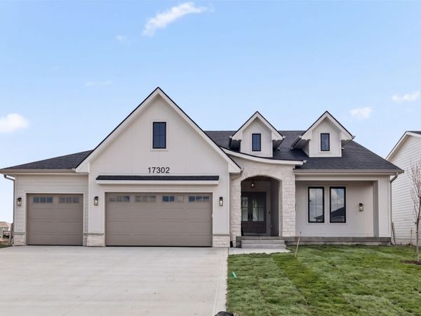 17302 Northview Drive, Urbandale, IA 50323