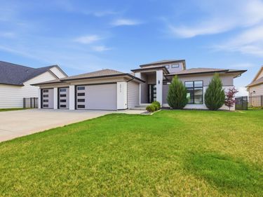 5913 W Driftwood St, Wichita, KS 67205