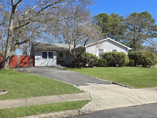 7 Clair Avenue , Holbrook, NY 11741