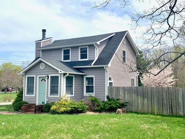 435 Middle Road , Riverhead, NY 11901