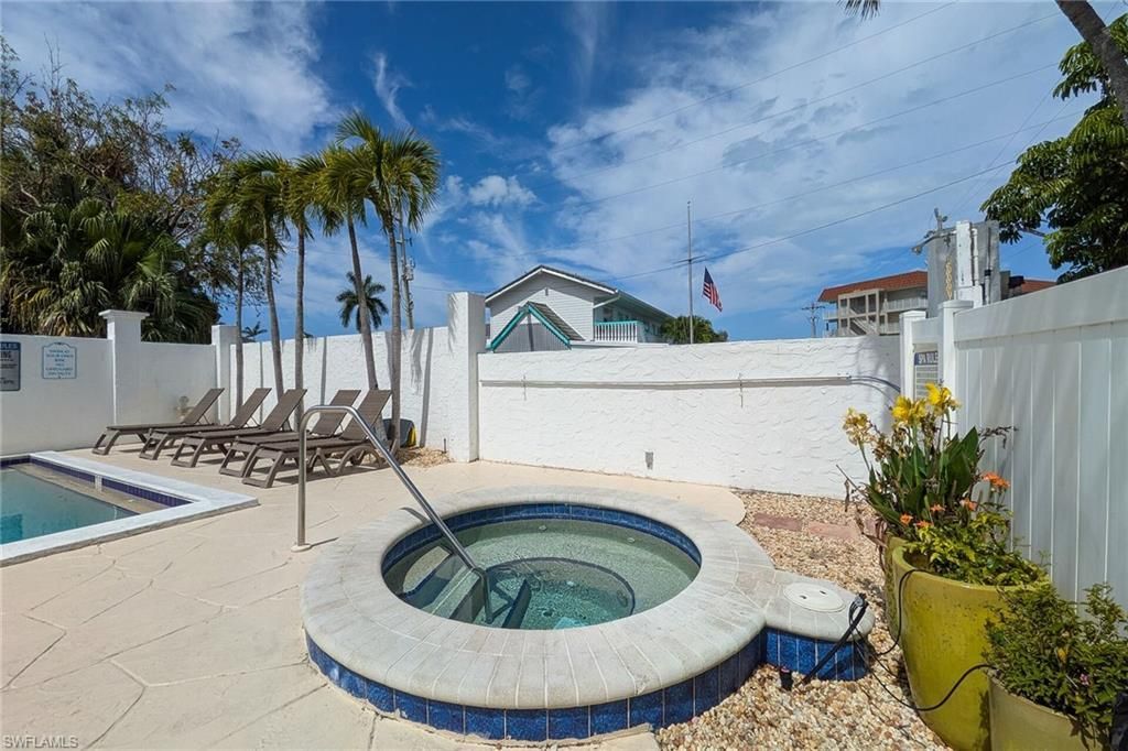 140 Palm St , Unit 403, Marco Island, FL 34145 Photo