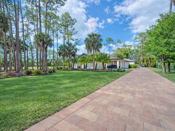 2401 Coach House LN , NAPLES, FL 34105