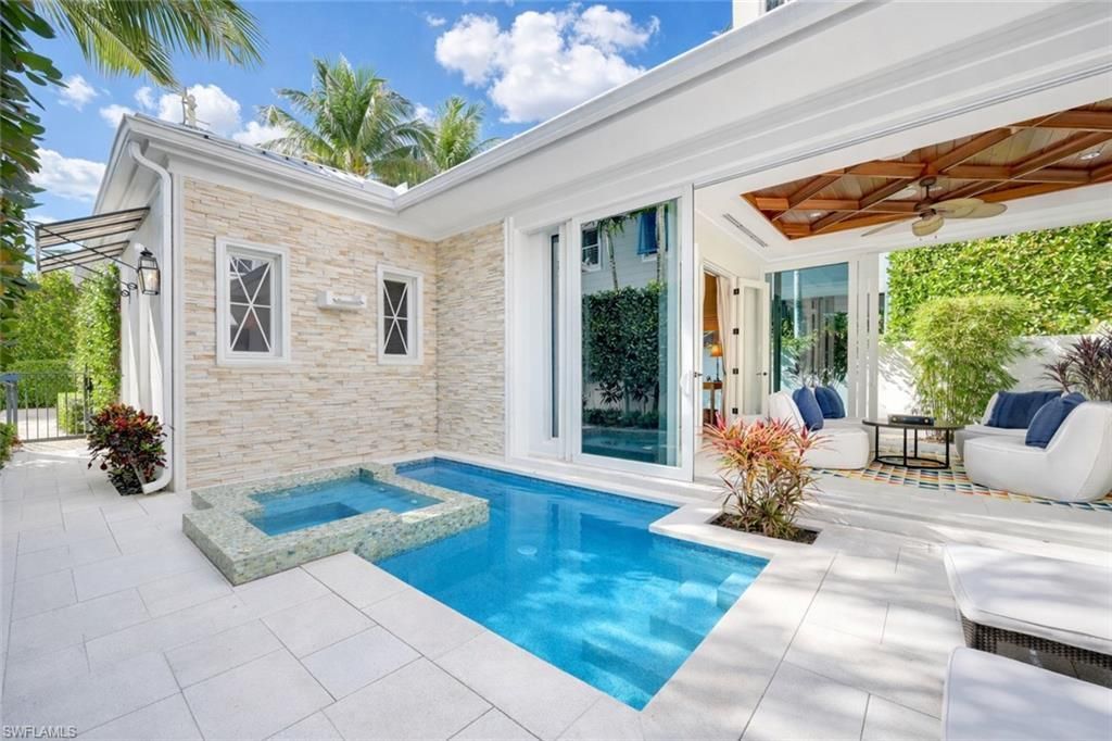 42 6th St S, Naples, FL 34102 Photo