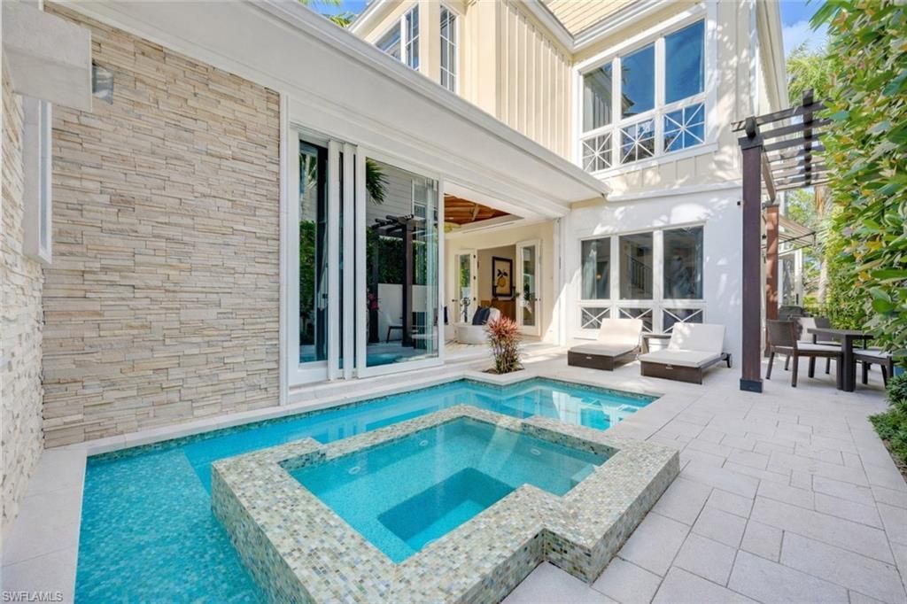 42 6th St S, Naples, FL 34102 Photo