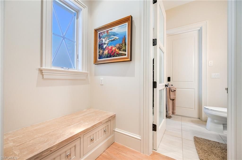 42 6th St S, Naples, FL 34102 Photo