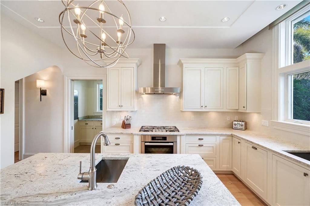 42 6th St S, Naples, FL 34102 Photo