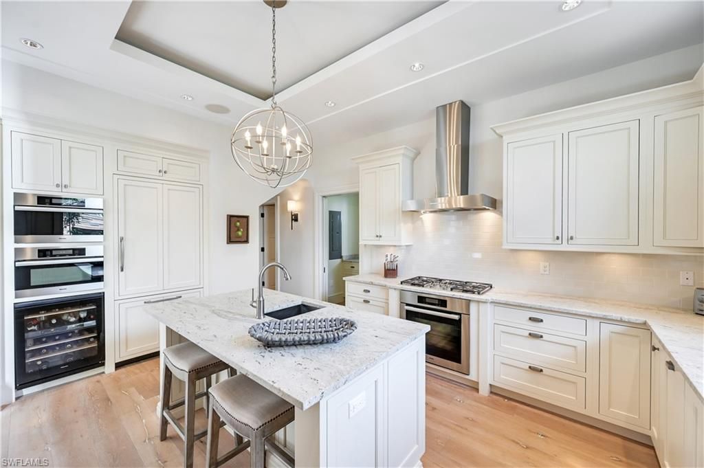 42 6th St S, Naples, FL 34102 Photo