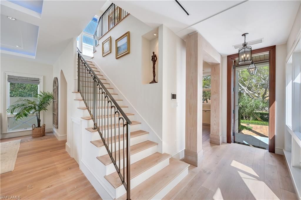 42 6th St S, Naples, FL 34102 Photo