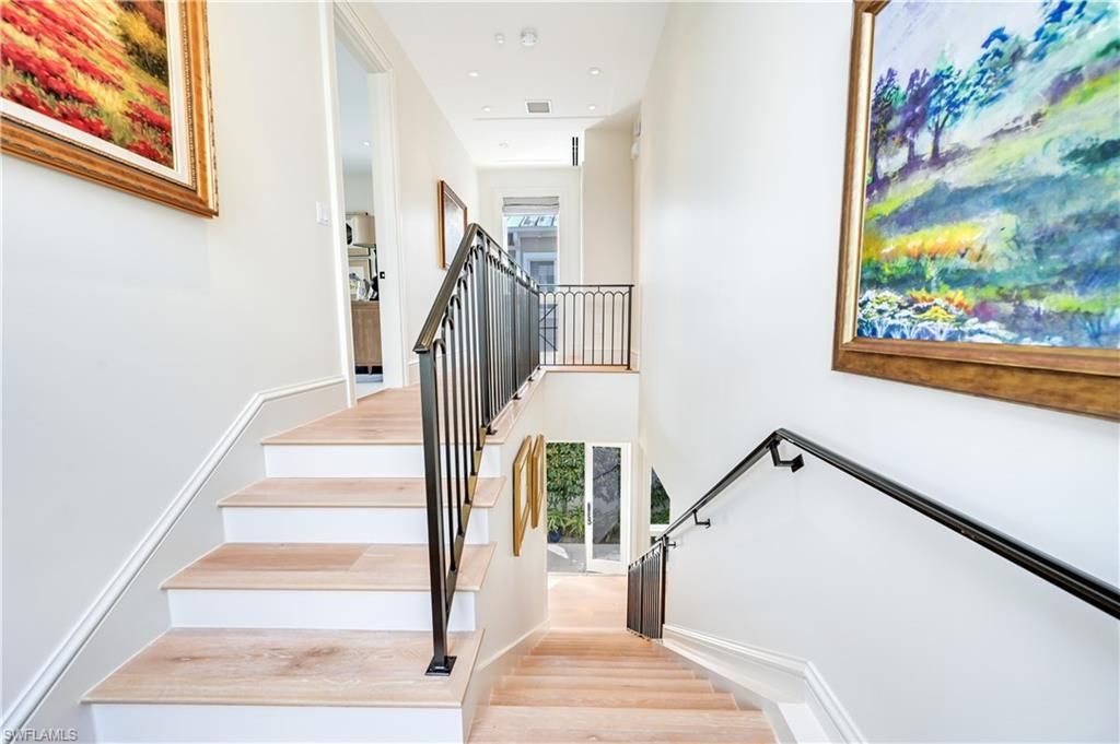 42 6th St S, Naples, FL 34102 Photo