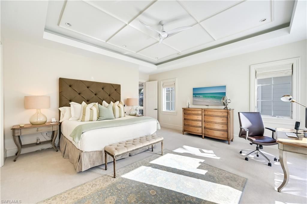 42 6th St S, Naples, FL 34102 Photo