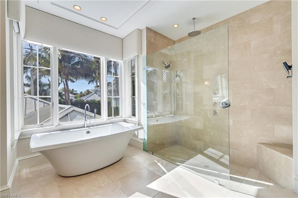 42 6th St S, Naples, FL 34102 Photo