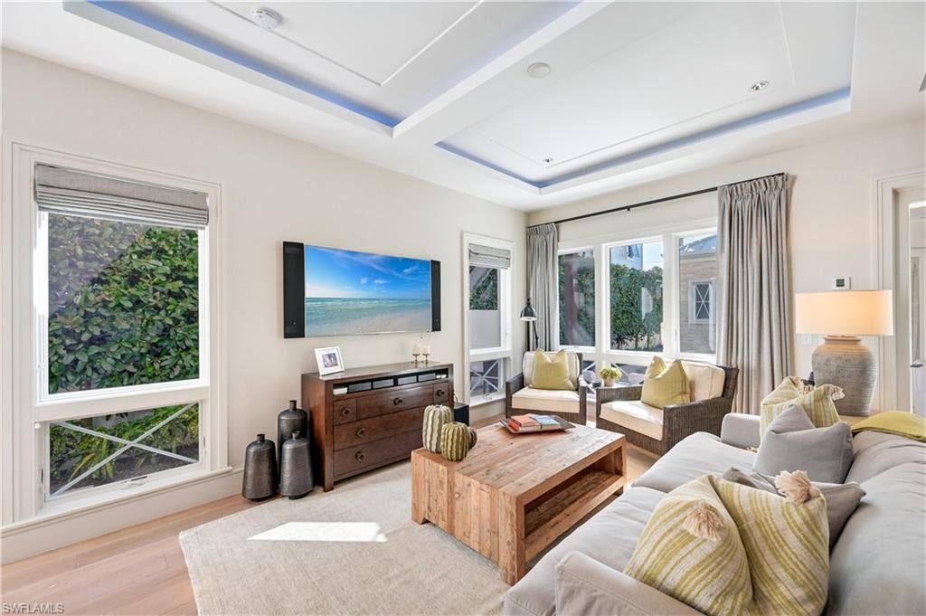 42 6th St S, Naples, FL 34102 Photo