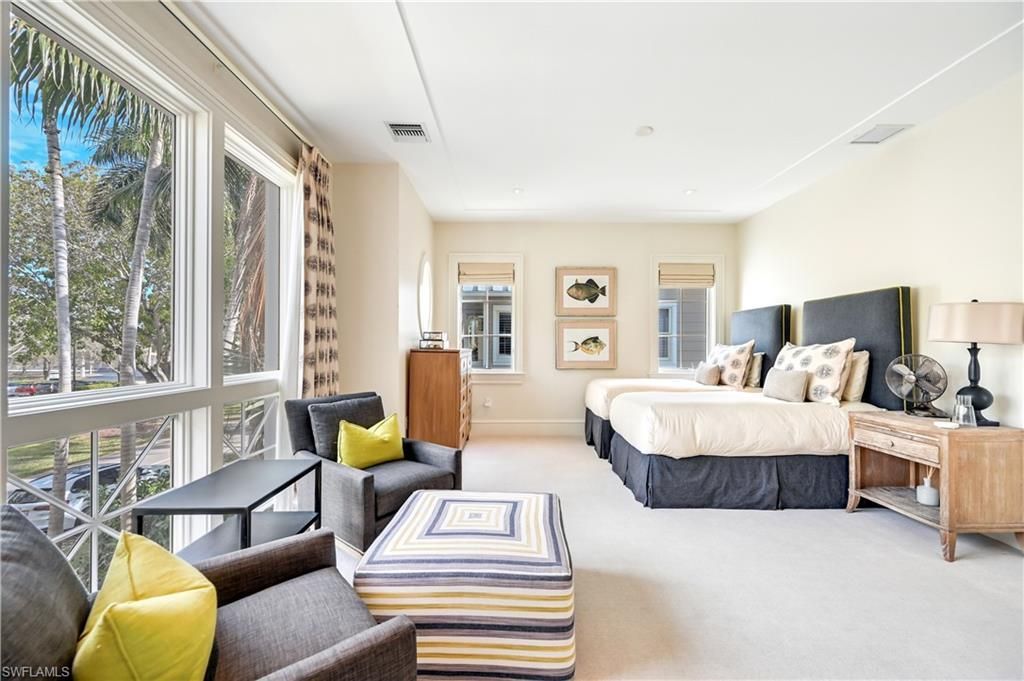 42 6th St S, Naples, FL 34102 Photo