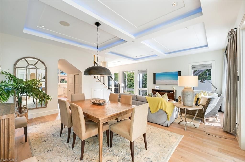 42 6th St S, Naples, FL 34102 Photo