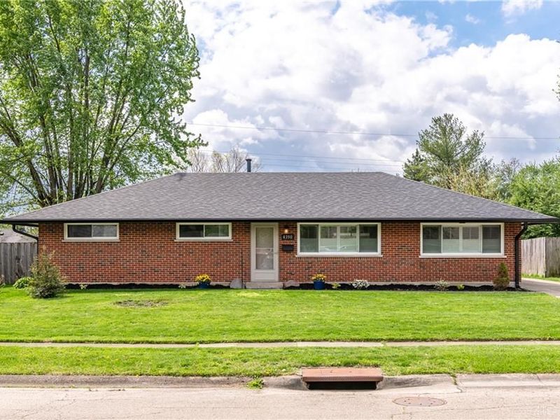 4390 Mahler Drive, Huber Heights, OH 45424 Photo 2