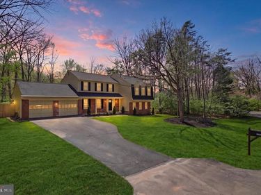 12131 HOLLY KNOLL CIRCLE, GREAT FALLS, VA 22066