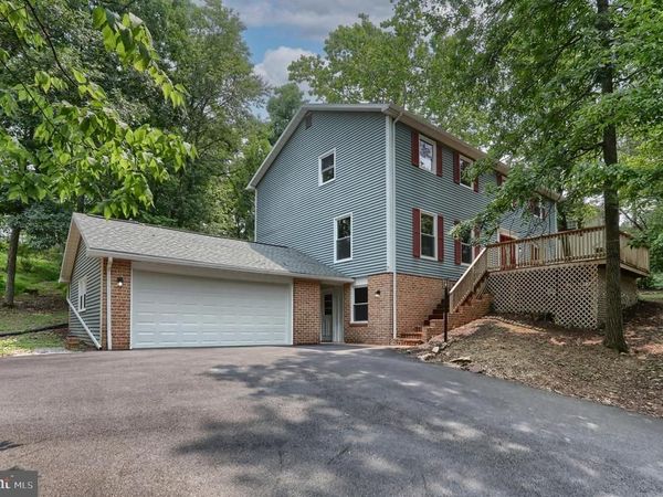 11 PINE TREE DRIVE, NEW CUMBERLAND, PA 17070
