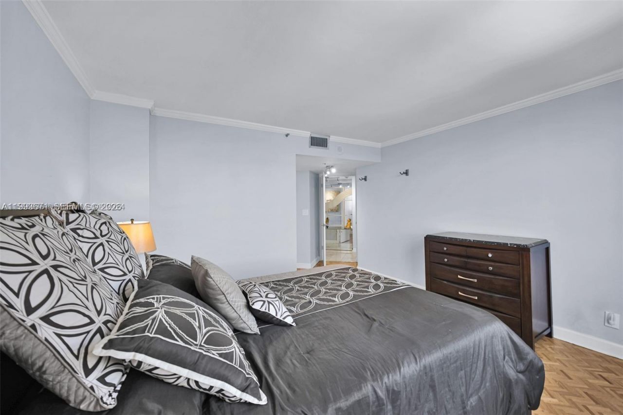 300 Three Islands Blvd, Unit 108, Hallandale Beach, FL 33009 Photo