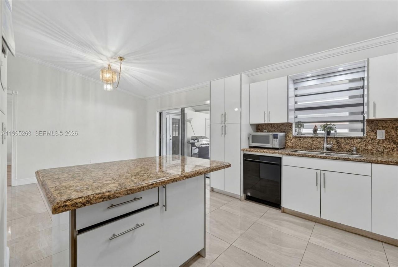 14747 SW 82nd St, Miami, FL 33193 Photo