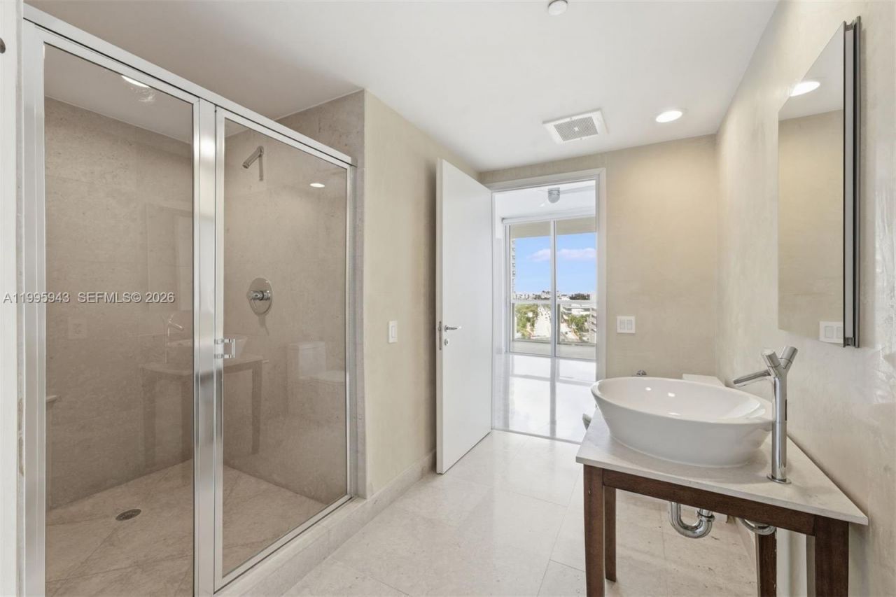 450 Alton Rd, Unit 910, Miami Beach, FL 33139 Photo