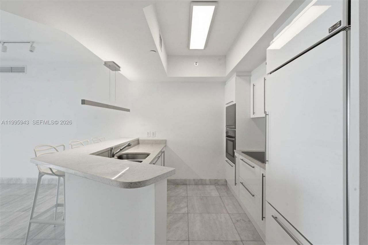 450 Alton Rd, Unit 910, Miami Beach, FL 33139 Photo