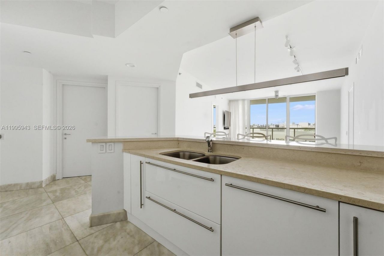 450 Alton Rd, Unit 910, Miami Beach, FL 33139 Photo