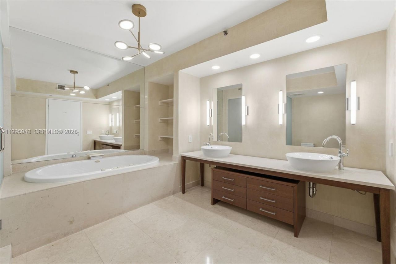 450 Alton Rd, Unit 910, Miami Beach, FL 33139 Photo