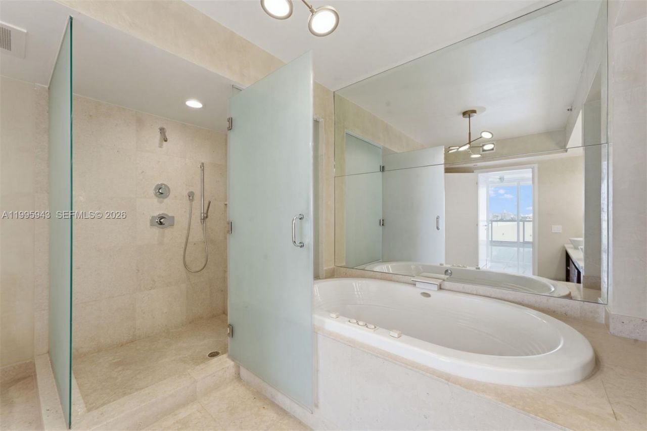 450 Alton Rd, Unit 910, Miami Beach, FL 33139 Photo