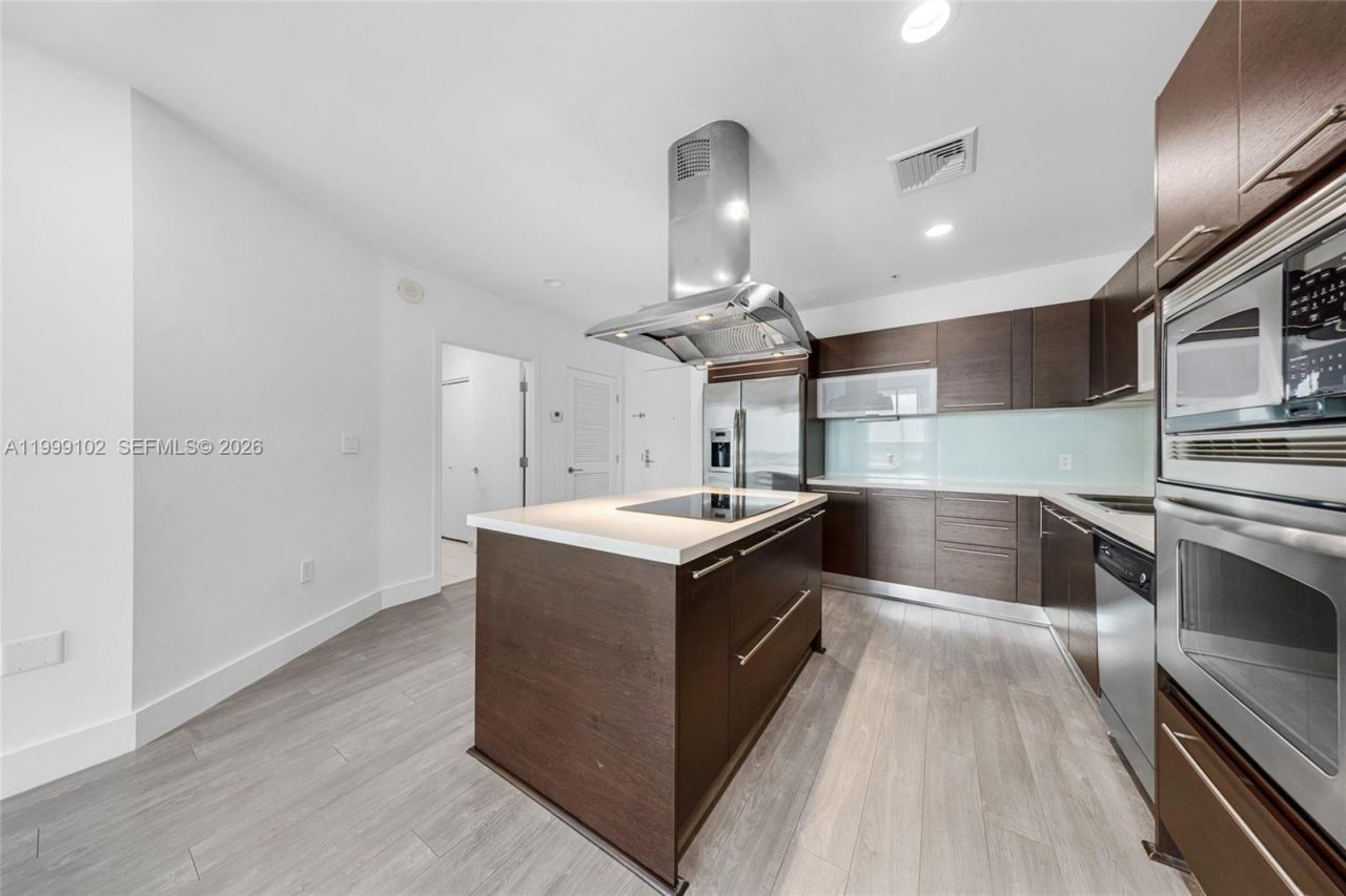 7928 East Dr, Unit 902, North Bay Village, FL 33141 Photo