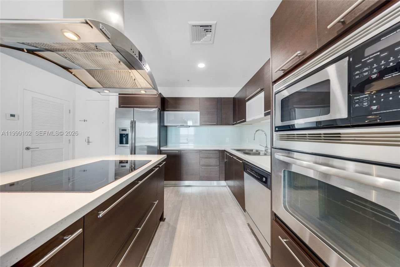 7928 East Dr, Unit 902, North Bay Village, FL 33141 Photo