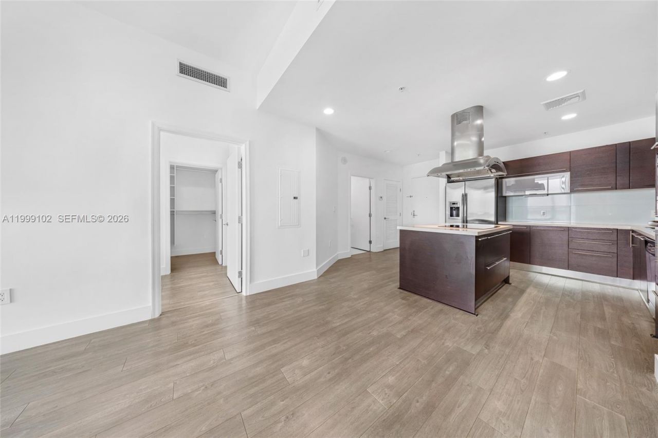 7928 East Dr, Unit 902, North Bay Village, FL 33141 Photo