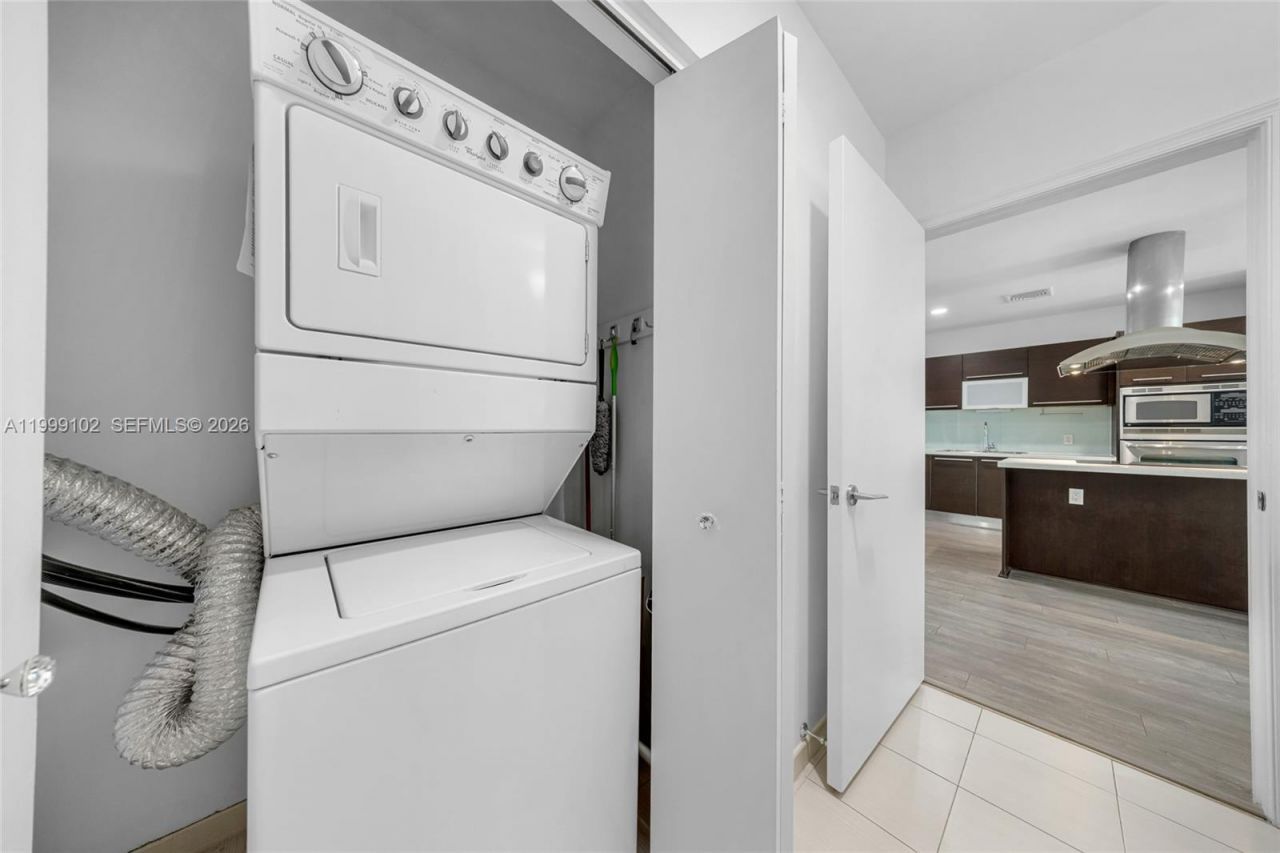 7928 East Dr, Unit 902, North Bay Village, FL 33141 Photo