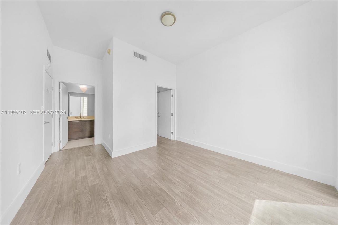 7928 East Dr, Unit 902, North Bay Village, FL 33141 Photo