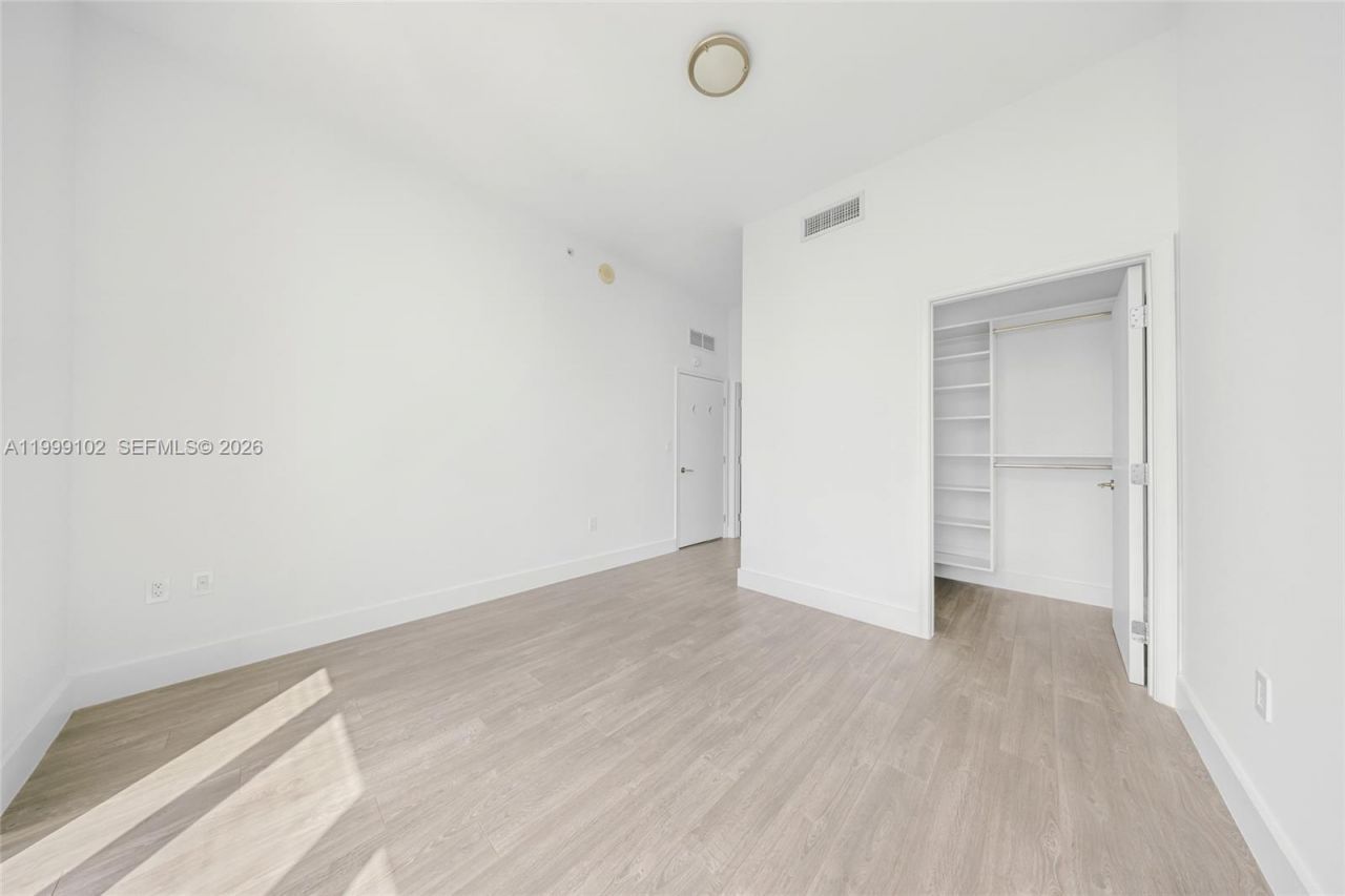 7928 East Dr, Unit 902, North Bay Village, FL 33141 Photo