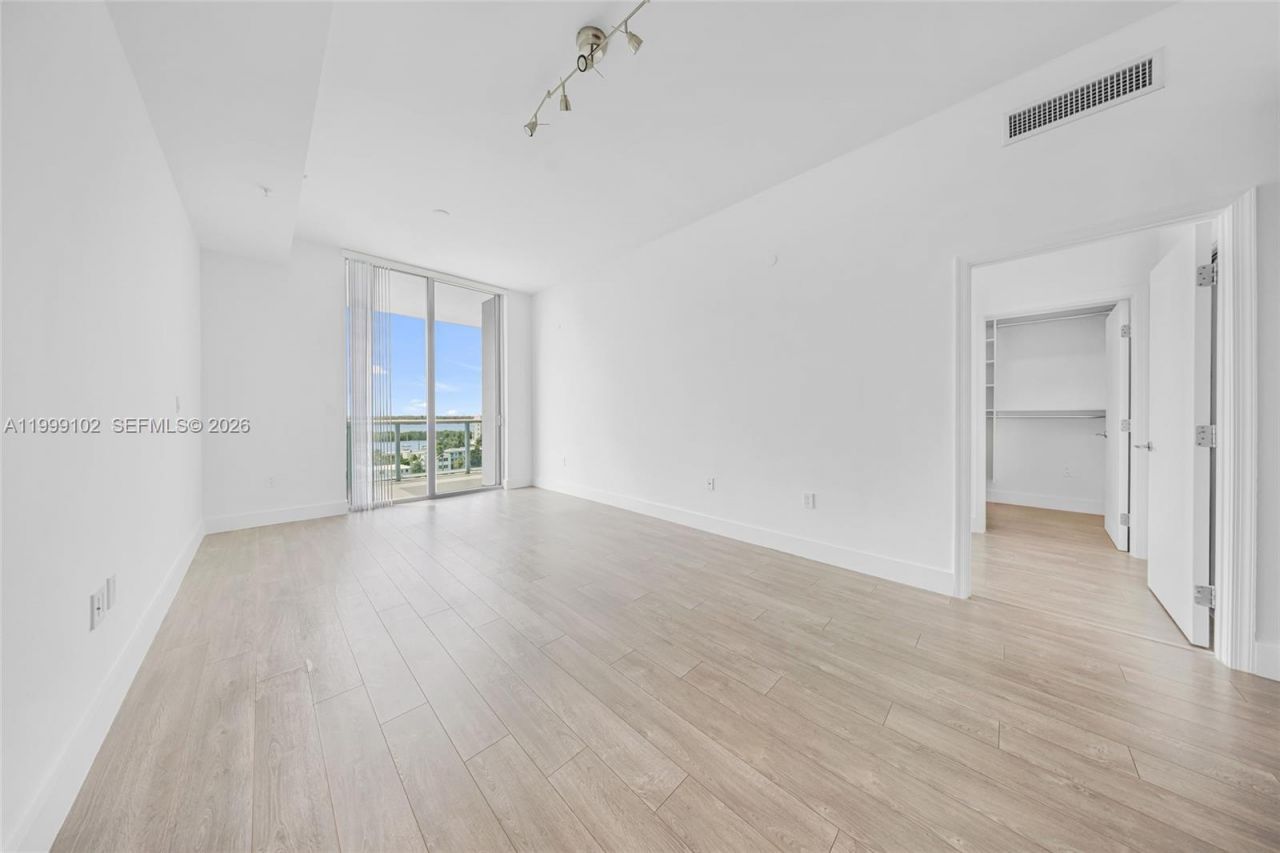 7928 East Dr, Unit 902, North Bay Village, FL 33141 Photo