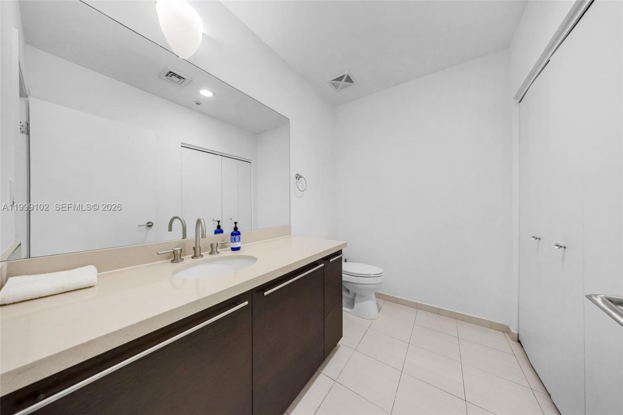 7928 East Dr, Unit 902, North Bay Village, FL 33141 Photo