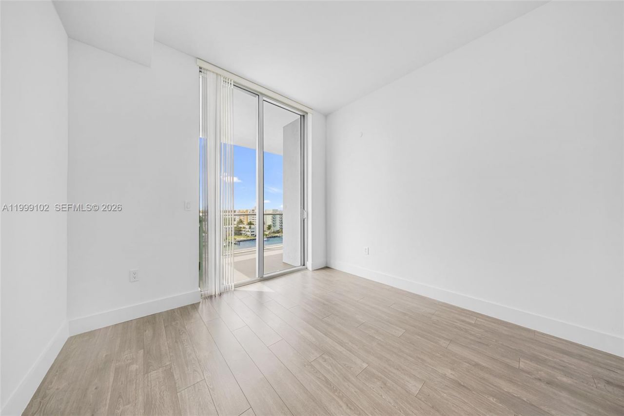 7928 East Dr, Unit 902, North Bay Village, FL 33141 Photo