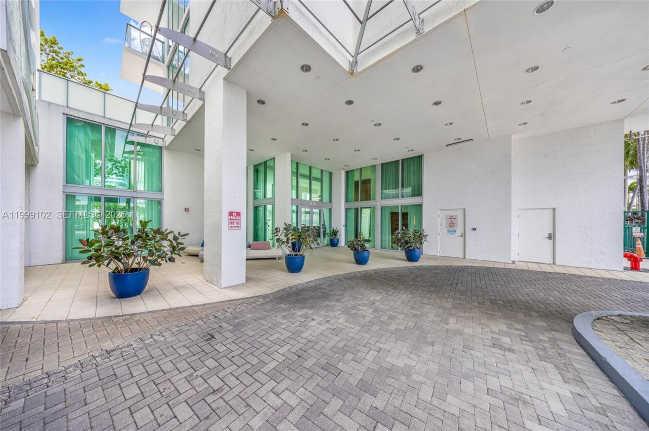 7928 East Dr, Unit 902, North Bay Village, FL 33141 Photo