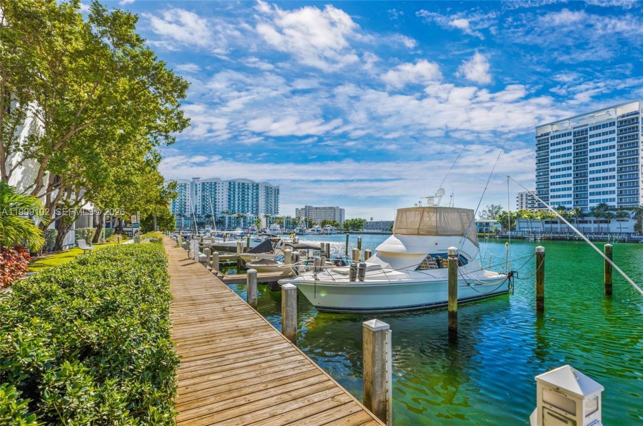 7928 East Dr, Unit 902, North Bay Village, FL 33141 Photo