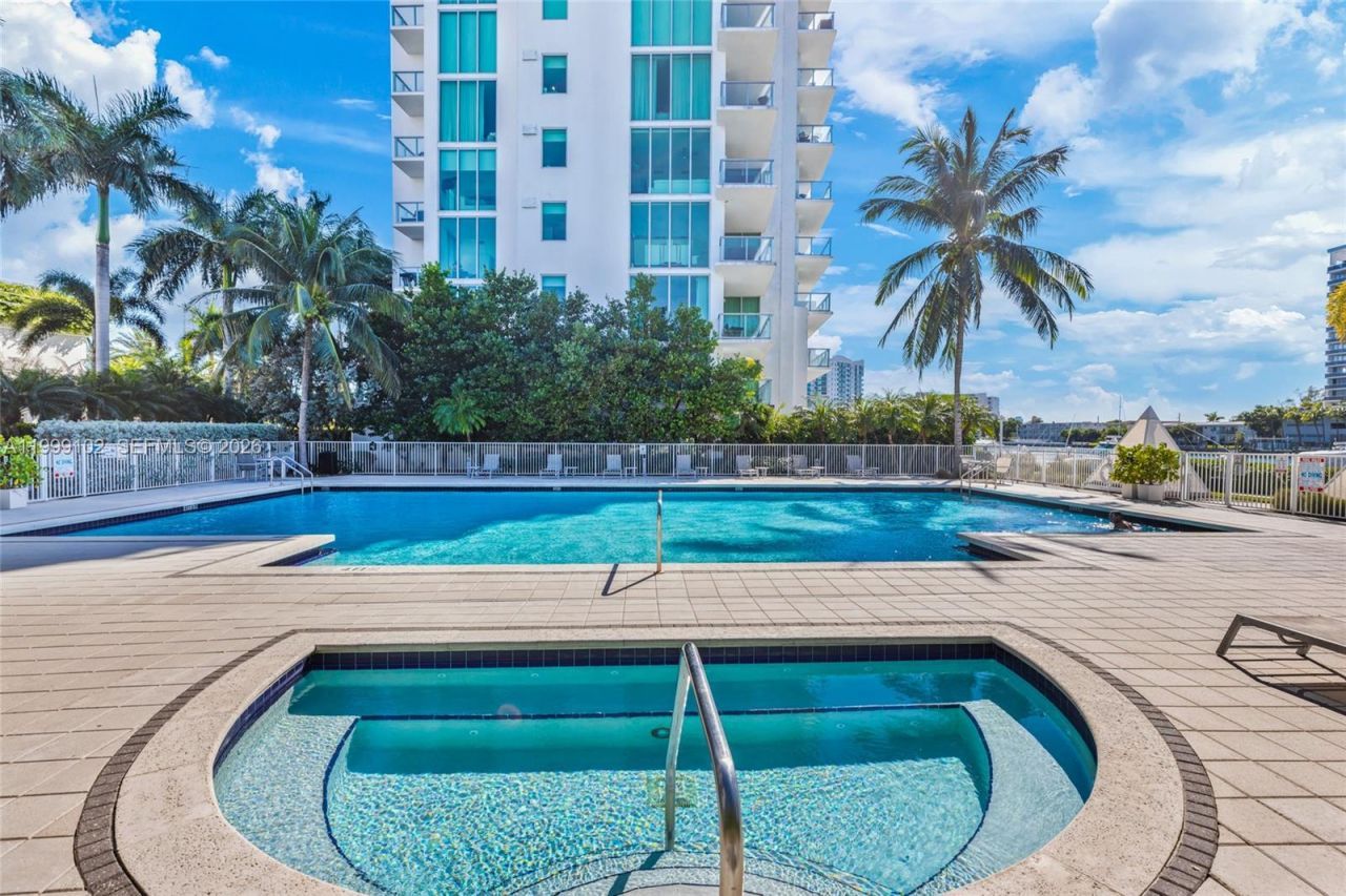 7928 East Dr, Unit 902, North Bay Village, FL 33141 Photo