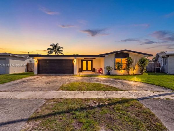 2051 NW 93rd Ln , Sunrise, FL 33322