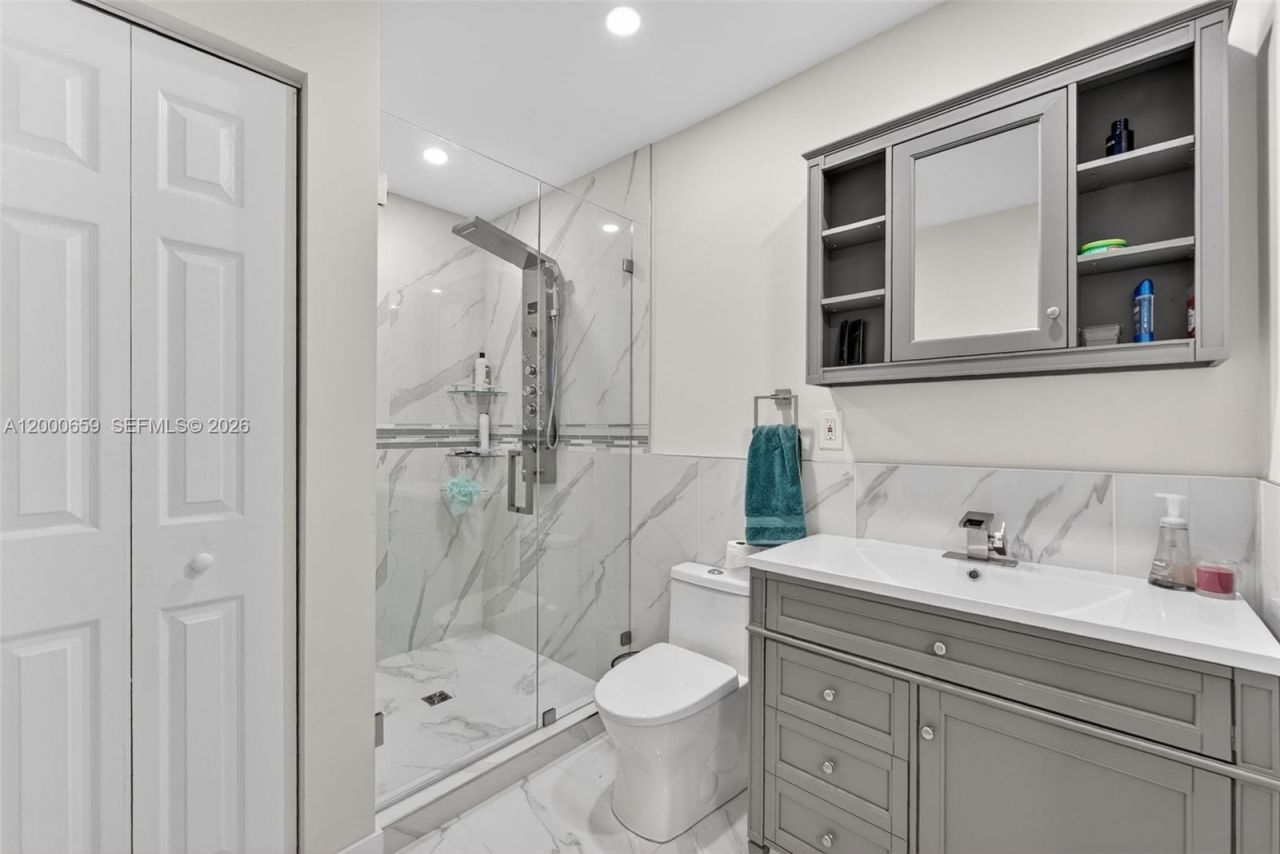 2051 NW 93rd Ln, Sunrise, FL 33322 Photo